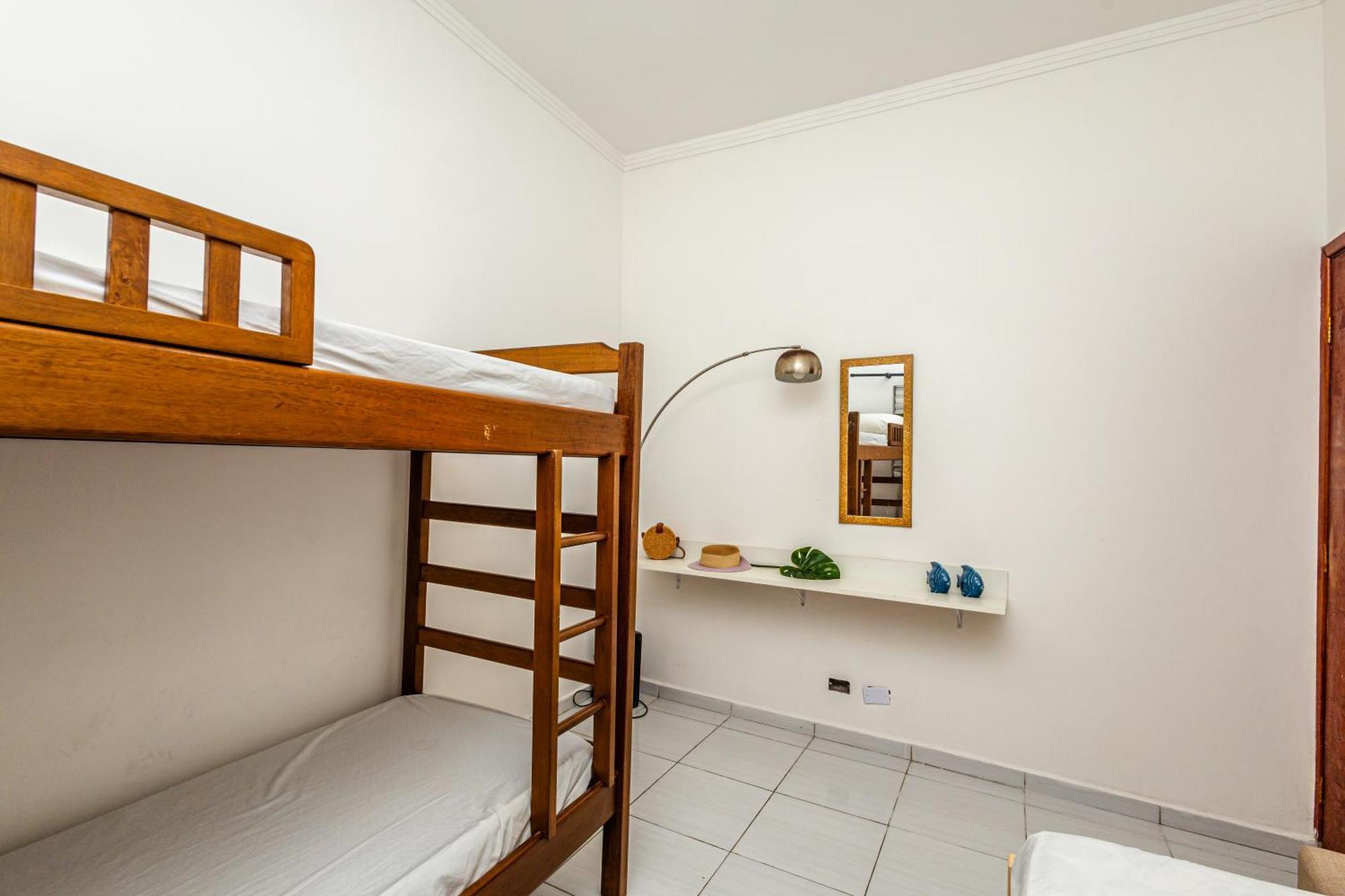 Casa Com Ar Condicionado, Churrasqueira, Wi Fi 250mb E Estacionamento Gratis *