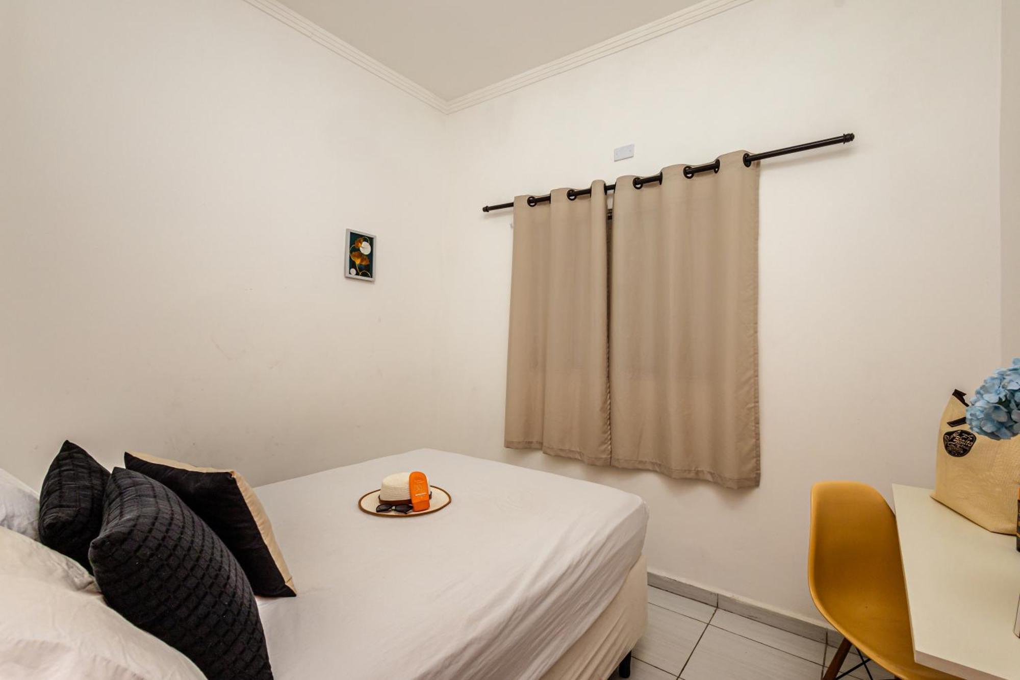 Casa Com Ar Condicionado, Churrasqueira, Wi Fi 250mb E Estacionamento Gratis *